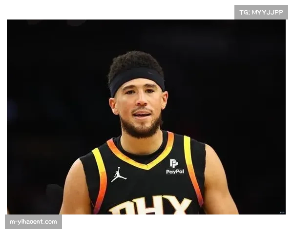 布克上半场手感冰冷，9投仅中1球，太阳进攻受阻